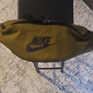Nike Men's Olive Belt Bag